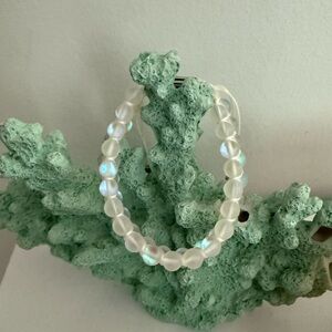 Elegant Nogu White Beaded Bracelet 2 layer pull string